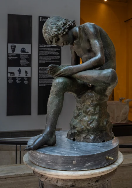 Мальчик, вынимающий занозу (Спинарио)