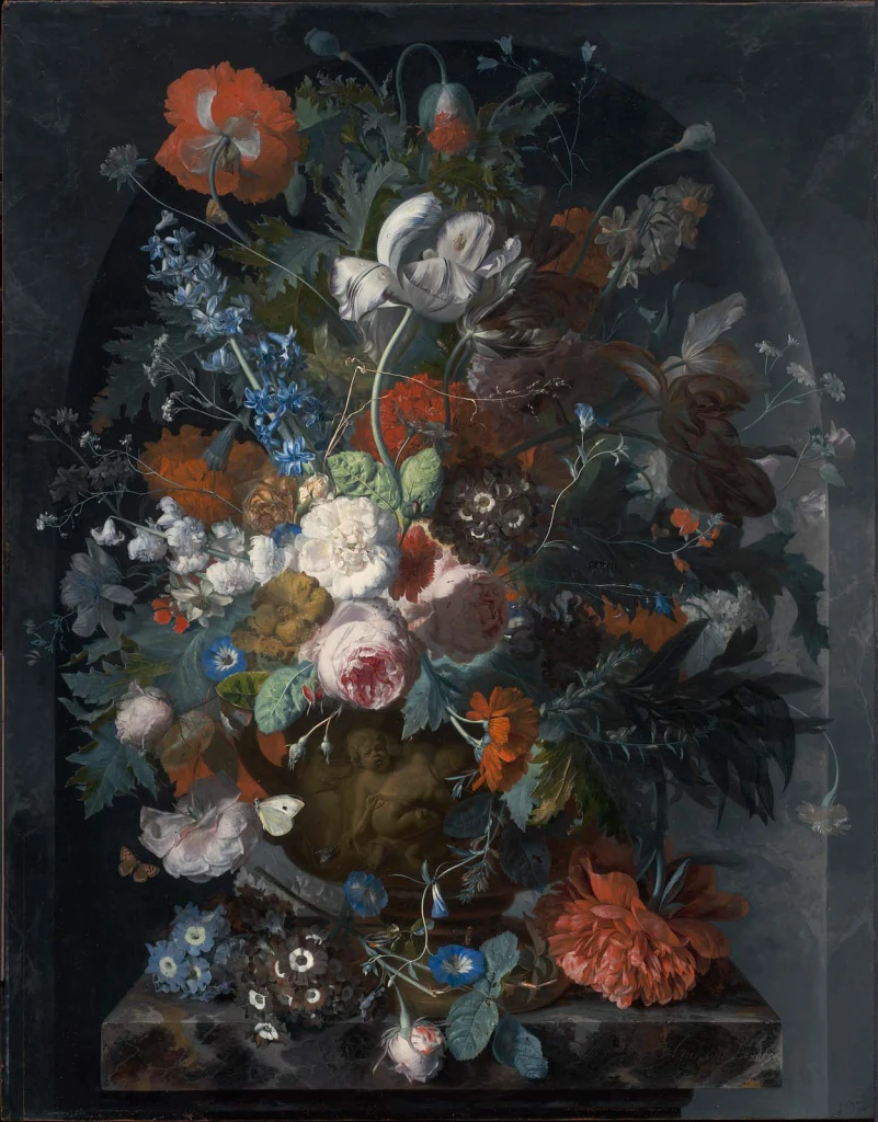 Vase de fleurs dans une niche