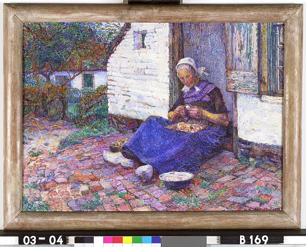 Femme épluchant des pommes de terre