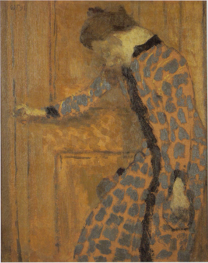 Giovane donna con la mano sulla maniglia della porta
