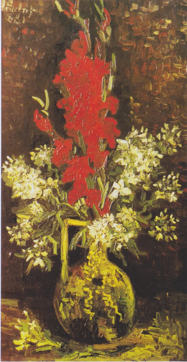 Vaso com flores vermelhas e brancas