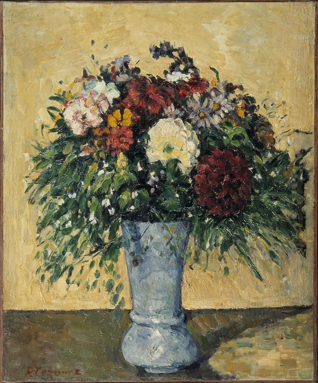 Blumen in einer blauen Vase