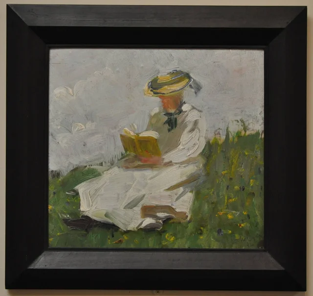Reading woman in the green