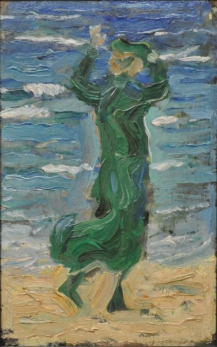 Donna nel vento in riva al mare