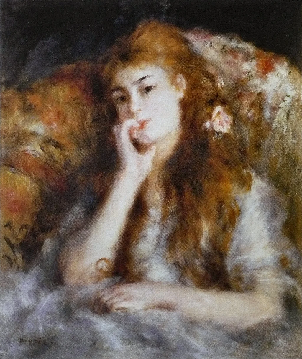 Молодая женщина, сидящая